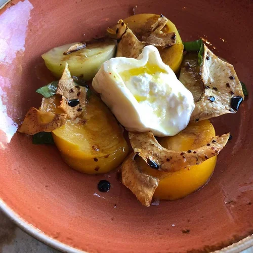 Burrata with tomatoes and artichokes
